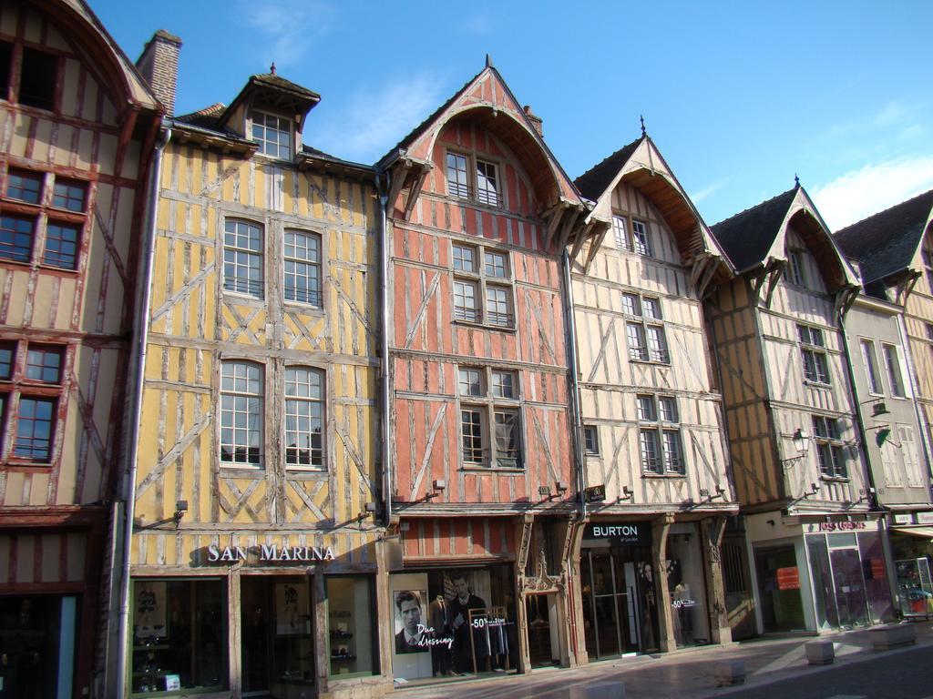 Bel Appartement Coeur De Ville Troyes Exterior photo